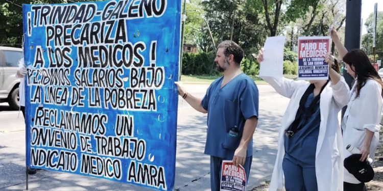 Continúa el paro de médicos en los sanatorios La Trinidad de San Isidro y Martínez