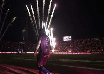 De locos: Racing ganó un partido con dos expulsiones insólitas y Sand dijo adiós