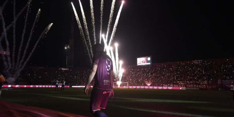 De locos: Racing ganó un partido con dos expulsiones insólitas y Sand dijo adiós