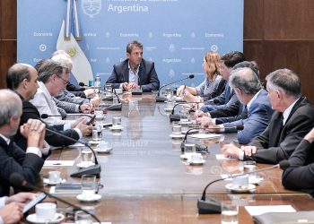 De Pedro recibió a Francos por la transición en Interior y Massa reunió a su equipo