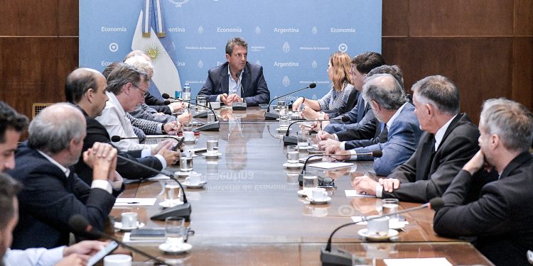De Pedro recibió a Francos por la transición en Interior y Massa reunió a su equipo