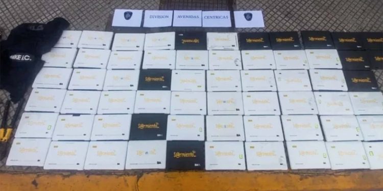 Detuvieron a cinco adolescentes que robaron 142 netbooks en una escuela de San Telmo