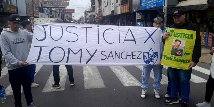 Detuvieron a un adolescente acusado del crimen de un exjugador de las juveniles de Midland