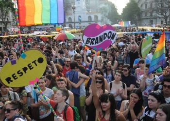 Dirigentes políticos exhortaron a “defender lo conquistado” en el Día del Orgullo LGBT