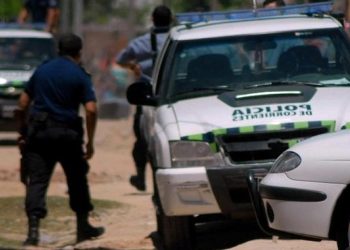 Dos hermanitos fueron asesinados a puñaladas y su madre quedó internada y detenida