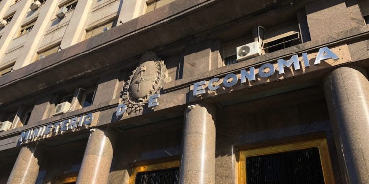 Economía licitará letras y bonos por $ 70.000 millones y US$ 400 millones