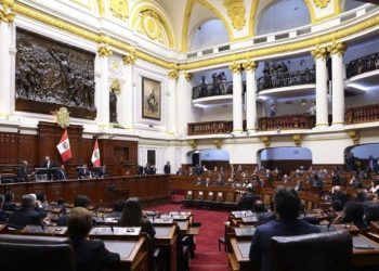 El Congreso peruano avanza con una reforma política criticada por analistas y expertos