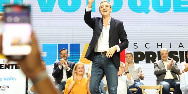 El cordobesismo cerró con Milei y Randazzo pica en punta para quedarse con la cámara de Diputados