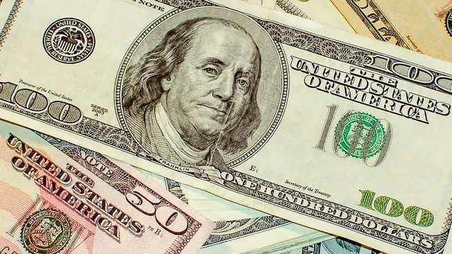El dólar subió tras cuatro jornadas a la baja y cerró el mes dentro de la franja de los $ 39