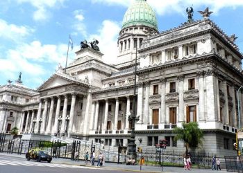 El Gobierno prorrogó hasta el 9 de diciembre las sesiones ordinarias del Congreso