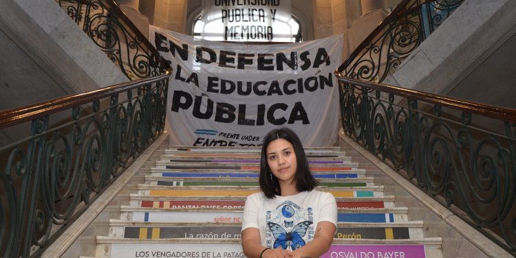El oficialismo lanzó una campaña en defensa de la universidad gratuita