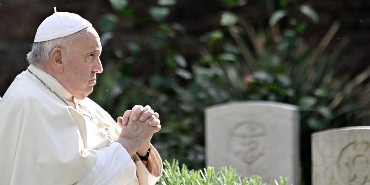 El papa Francisco llamó a Javier Milei para felicitarlo por su triunfo en el balotaje