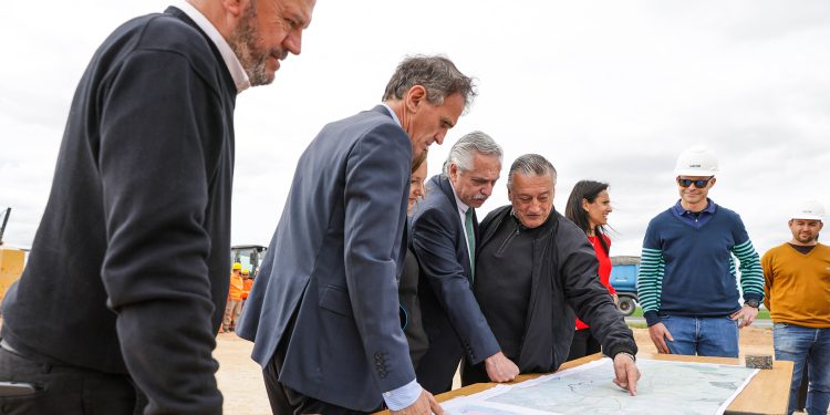 El Presidente visitó la obra de entubamiento del Arroyo Joménez en Florencio Varela