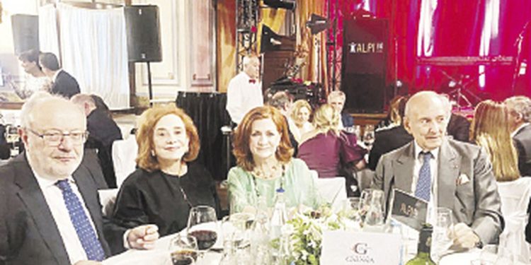 Empresarios, nerviosos, buscan más datos