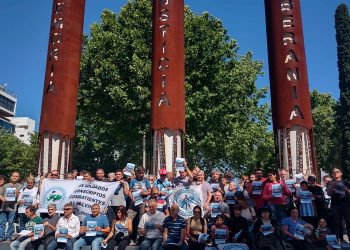 Excombatientes de La Plata marcharon a favor de Massa y criticaron a Milei