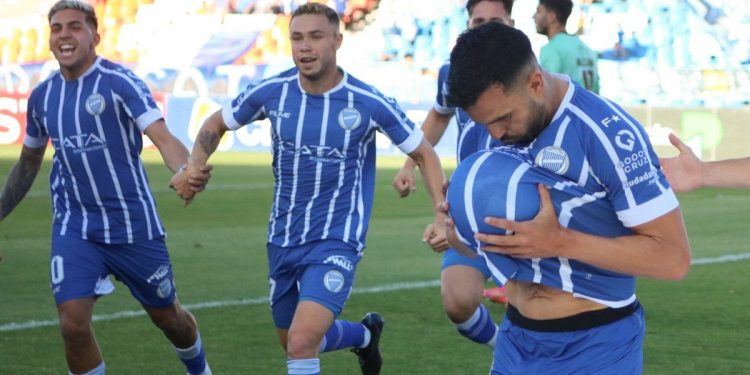 Godoy Cruz ganó y quedó a un paso de la Copa Libertadores