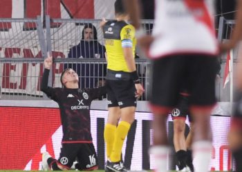 Huracán le puso un freno a River, se escapa del descenso y es escolta