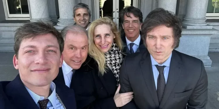 Javier Milei presidente electo EN VIVO: “Toto” Caputo se suma al Gabinete mientras continúa la incertidumbre por los aguinaldos