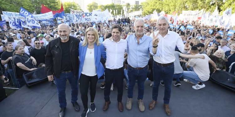 Kicillof arrancó la campaña para el 19: «No es momento de descansar ni detenerse»