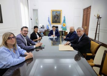 Kicillof prepara el blindaje de la provincia frente a la motosierra de Milei