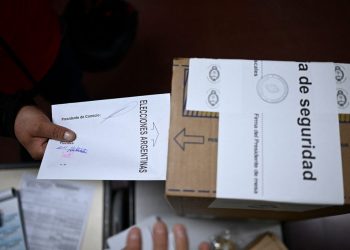 La Justicia Electoral Nacional advirtió que La Libertad Avanza no entregó la cantidad de boletas necesarias para el balotaje
