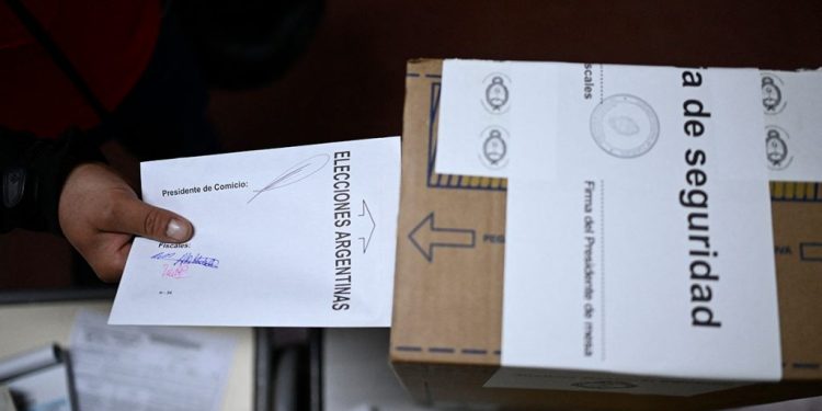 La Justicia Electoral Nacional advirtió que La Libertad Avanza no entregó la cantidad de boletas necesarias para el balotaje