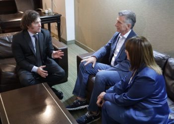 La primera foto de Milei, Macri y Bullrich, tras la victoria de La Libertad Avanza