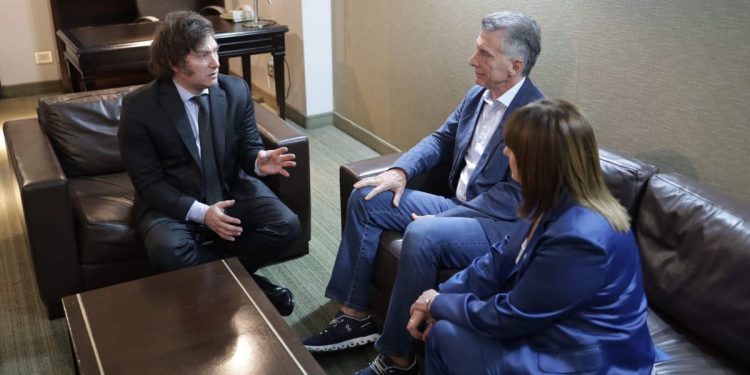 La primera foto de Milei, Macri y Bullrich, tras la victoria de La Libertad Avanza
