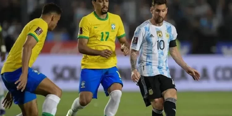 La Selección Argentina visita a Brasil por las Eliminatorias: horario, TV y formaciones