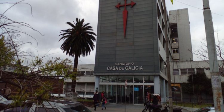 Los extrabajadores de Casa de Galicia analizan ir a juicio en caso de que Lacalle Pou vete la ley