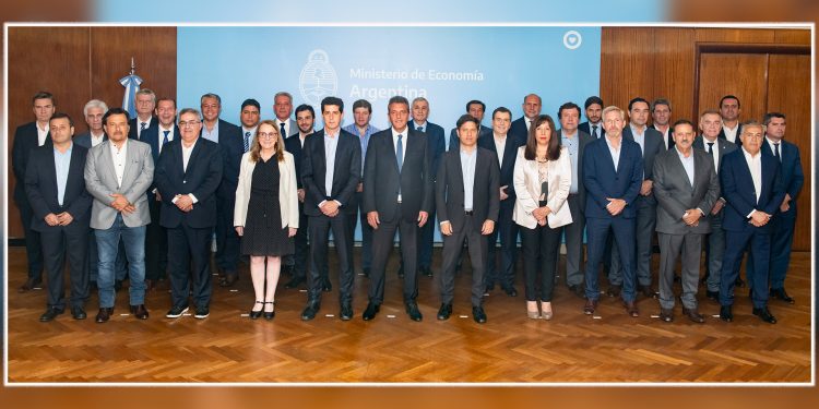 Massa garantizó los fondos a las provincias para el pago de sueldos y aguinaldos