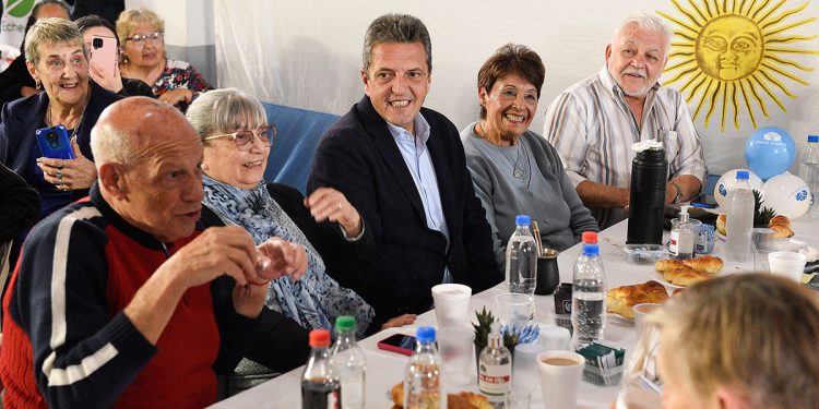 Massa se comprometió a «fortalecer el sistema jubilatorio, bajar la inflación y generar trabajo»