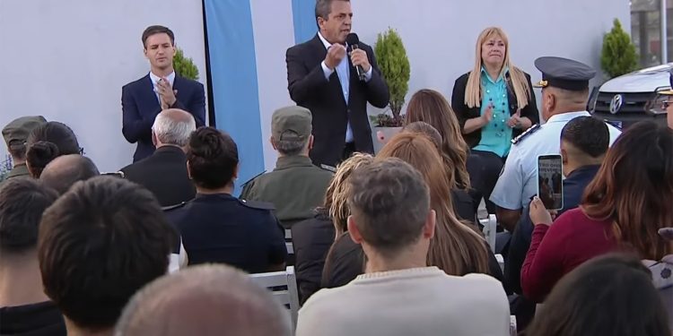 Massa: “Sólo a aquellos que van a escucharse a sí mismos les molesta la tos”