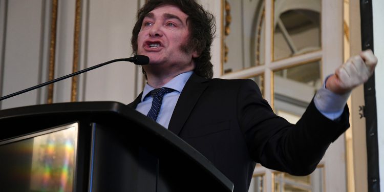 Milei, el candidato que podría instalar a la ultraderecha en el Gobierno