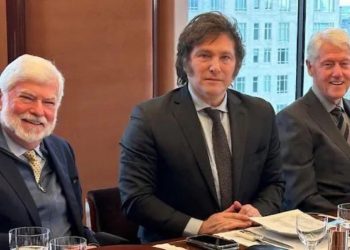 Milei visitó un sitio religioso en Nueva York y almorzó con el expresidente Bill Clinton