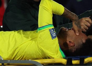 Neymar fue operado con éxito, pero estará 10 meses sin jugar