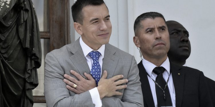 Noboa asume la presidencia de Ecuador, con la seguridad y la economía como urgencias