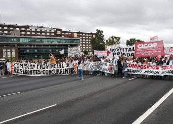 Paro de 24 horas en el Hospital Posadas en reclamo de recomposición salarial