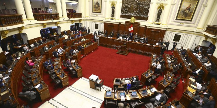 Perú se acerca a la bicameralidad en medio del inconformismo de los expertos