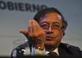 Petro quiere “acelerar” las negociaciones con el ELN