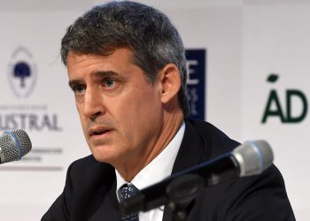 Prat Gay dijo que el apoyo “sin condiciones” de Macri a Milei es “un error”