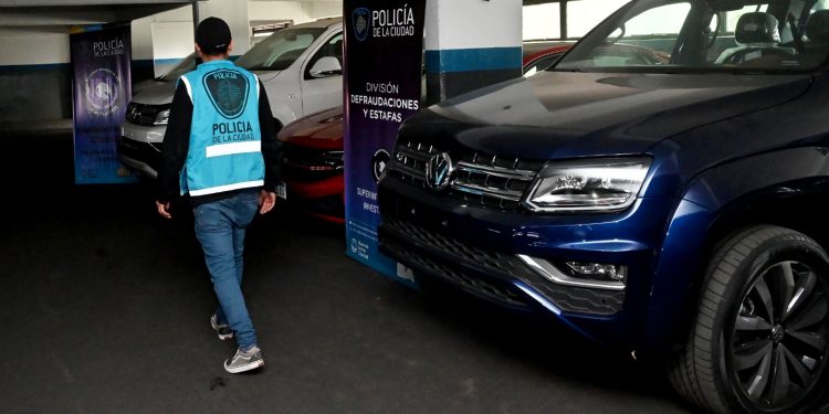 Procesaron a pareja que robó miles de dólares a adultos mayores con “el cuento del tío”