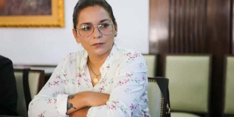 Repudio del PJ por un acto violento de jóvenes de LLA contra una concejala chaqueña