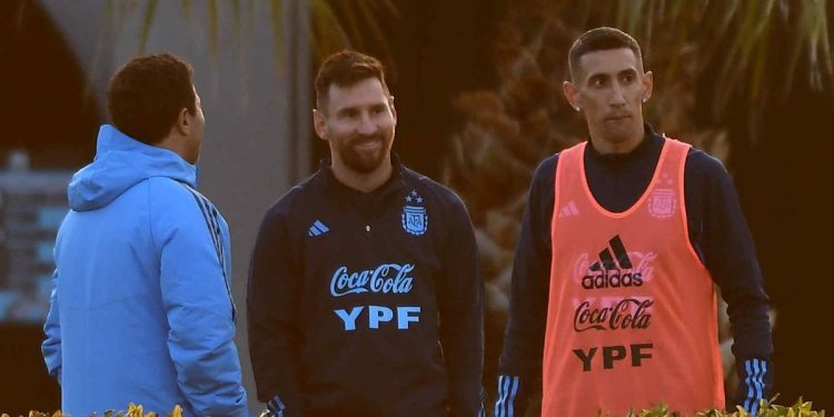 Scaloni prepara cambios para enfrentar a Brasil y Di María vuelve a ser titular