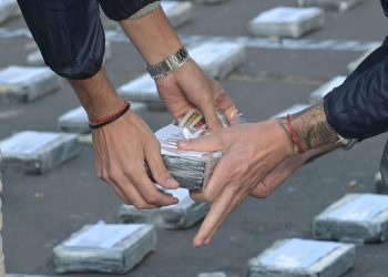 Secuestraron 418 kilos de cocaína ocultos en un camión cargado con cemento a granel