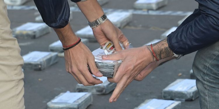 Secuestraron 418 kilos de cocaína ocultos en un camión cargado con cemento a granel