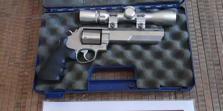 Secuestraron armas y municiones e imputaron a un ciudadano surcoreano en Villa Crespo