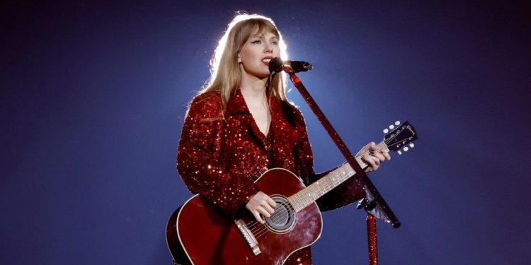 Taylor Swift brilló en su segundo show en River: beso a su novio Travis Kelce y canciones sorpresa