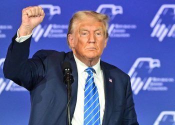 Trump no descartó a un polémico comentarista de TV como compañero de fórmula para 2024