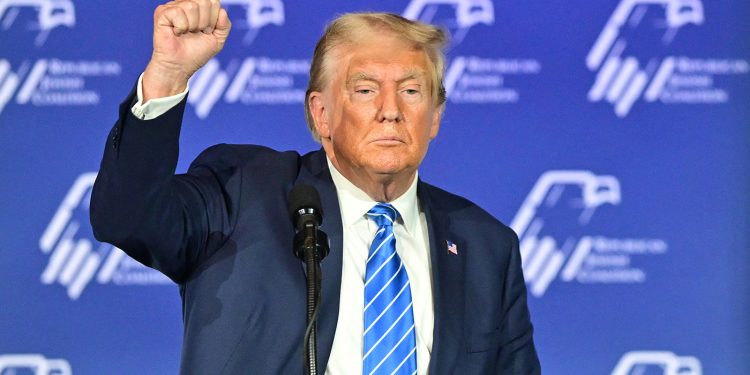 Trump no descartó a un polémico comentarista de TV como compañero de fórmula para 2024